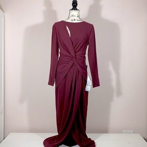 Dress The Population Naomi Twist Front Gown